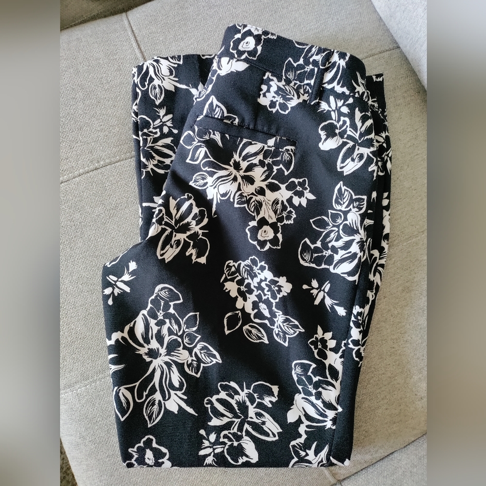3 For $13💛Black and White Floral Pants